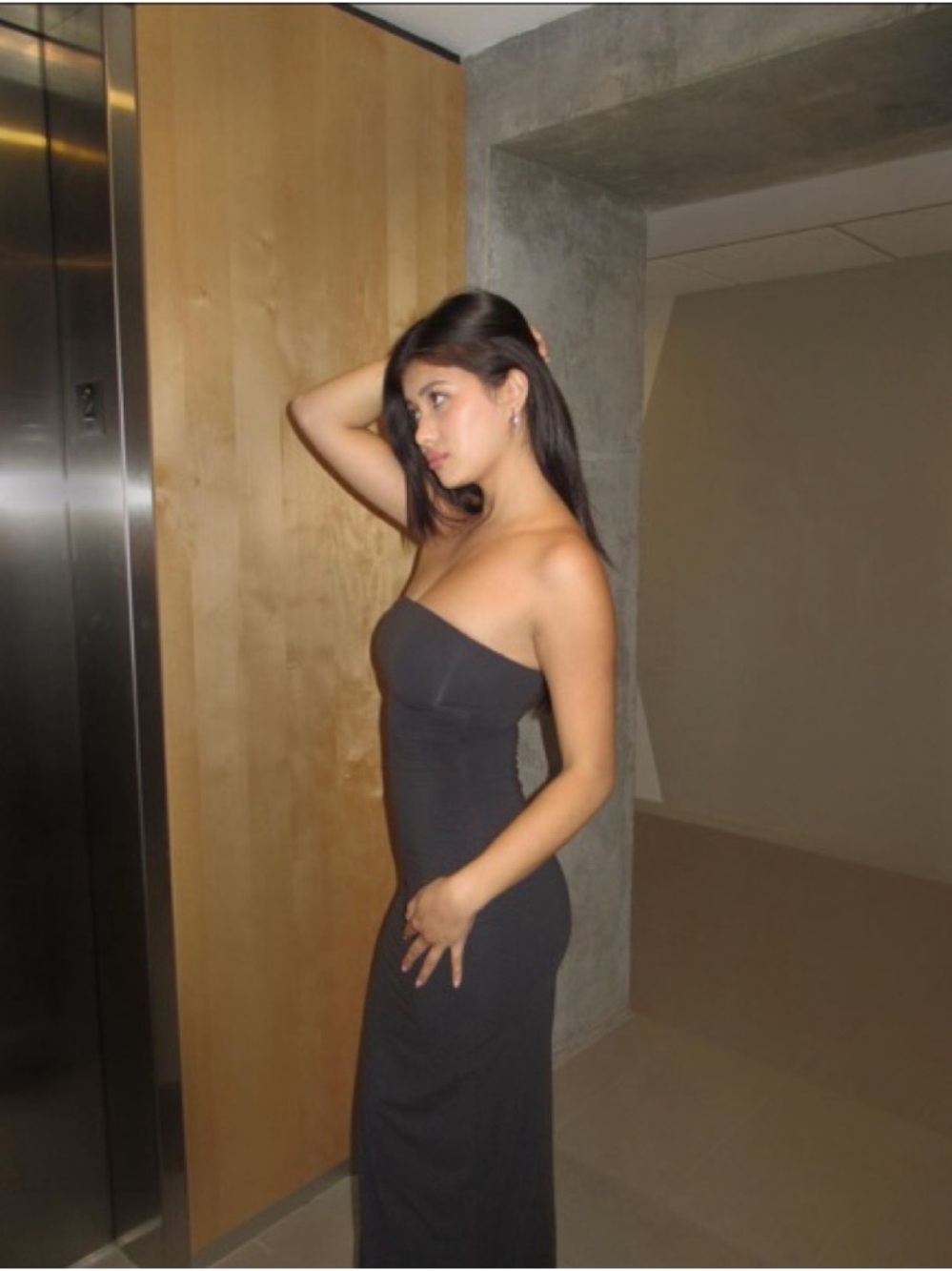 SKIMS Fits Everybody Tube Dress in Onyx - Picture 4 of 5